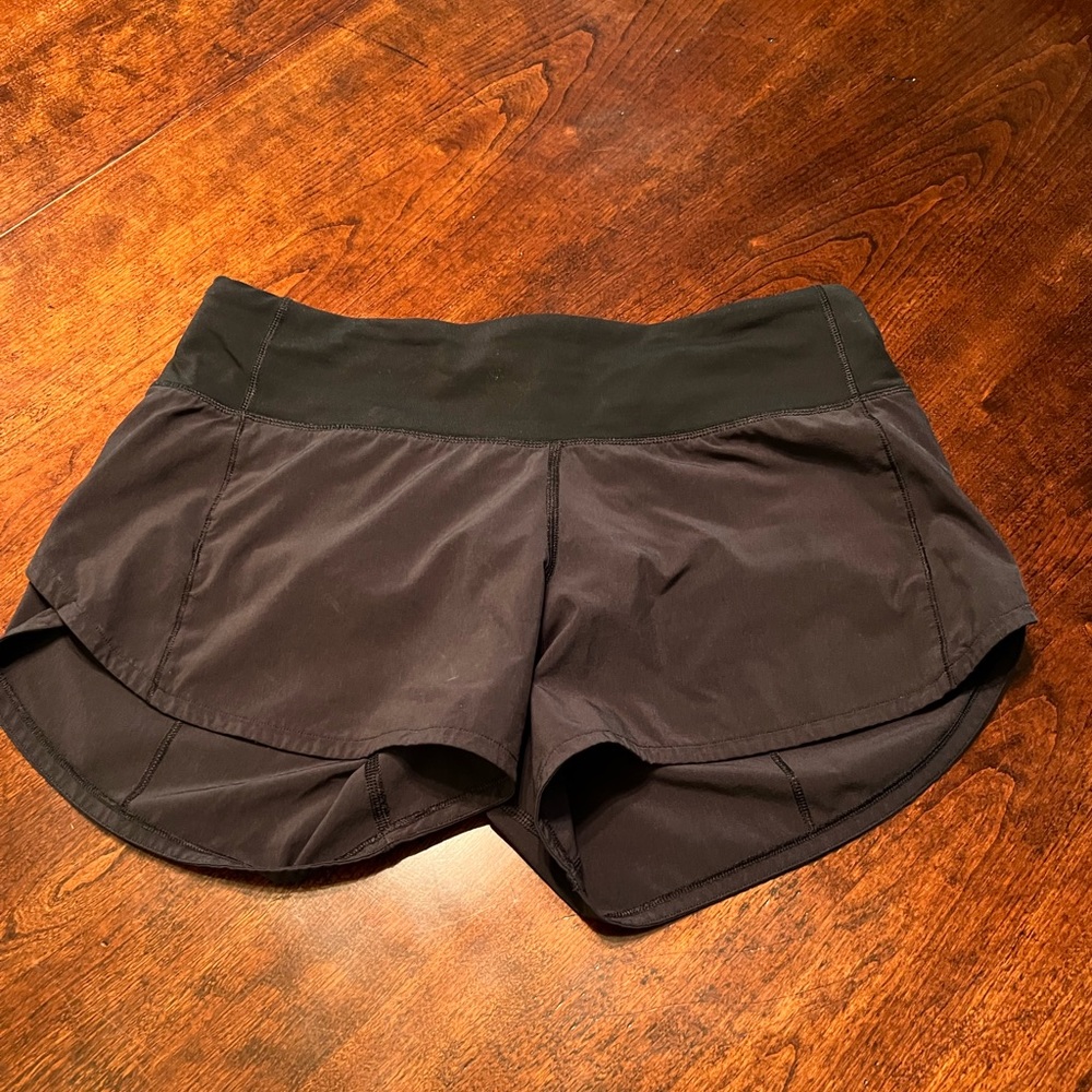 Lululemon speed up Low-Rise lined black shorts 2.5, size 4